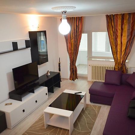 Dracula Adventure Tours Accommodation Bucureşti Ngoại thất bức ảnh
