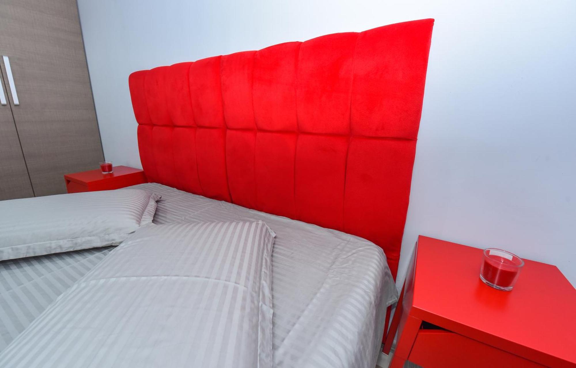 Dracula Adventure Tours Accommodation Bucureşti Ngoại thất bức ảnh