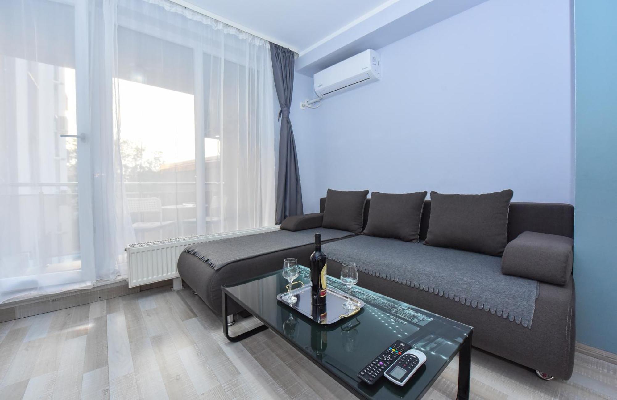 Dracula Adventure Tours Accommodation Bucureşti Ngoại thất bức ảnh