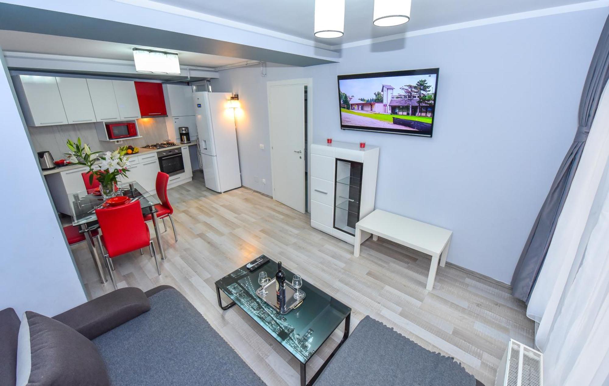 Dracula Adventure Tours Accommodation Bucureşti Ngoại thất bức ảnh