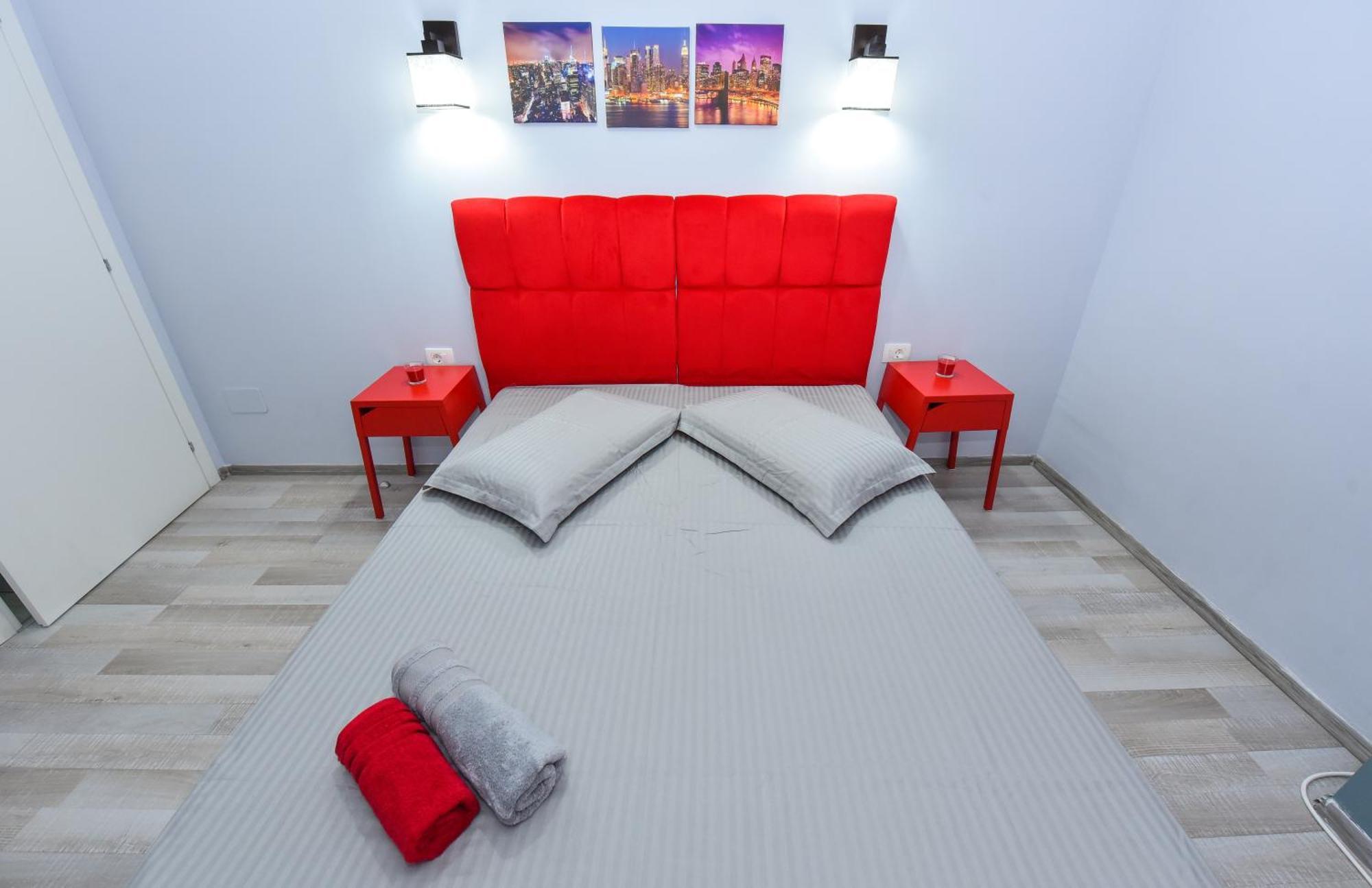 Dracula Adventure Tours Accommodation Bucureşti Ngoại thất bức ảnh