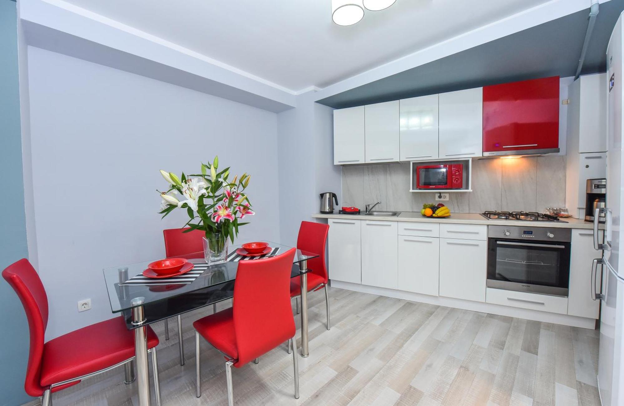Dracula Adventure Tours Accommodation Bucureşti Ngoại thất bức ảnh