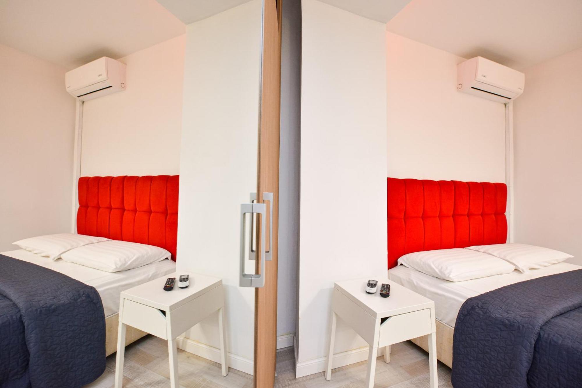 Dracula Adventure Tours Accommodation Bucureşti Ngoại thất bức ảnh