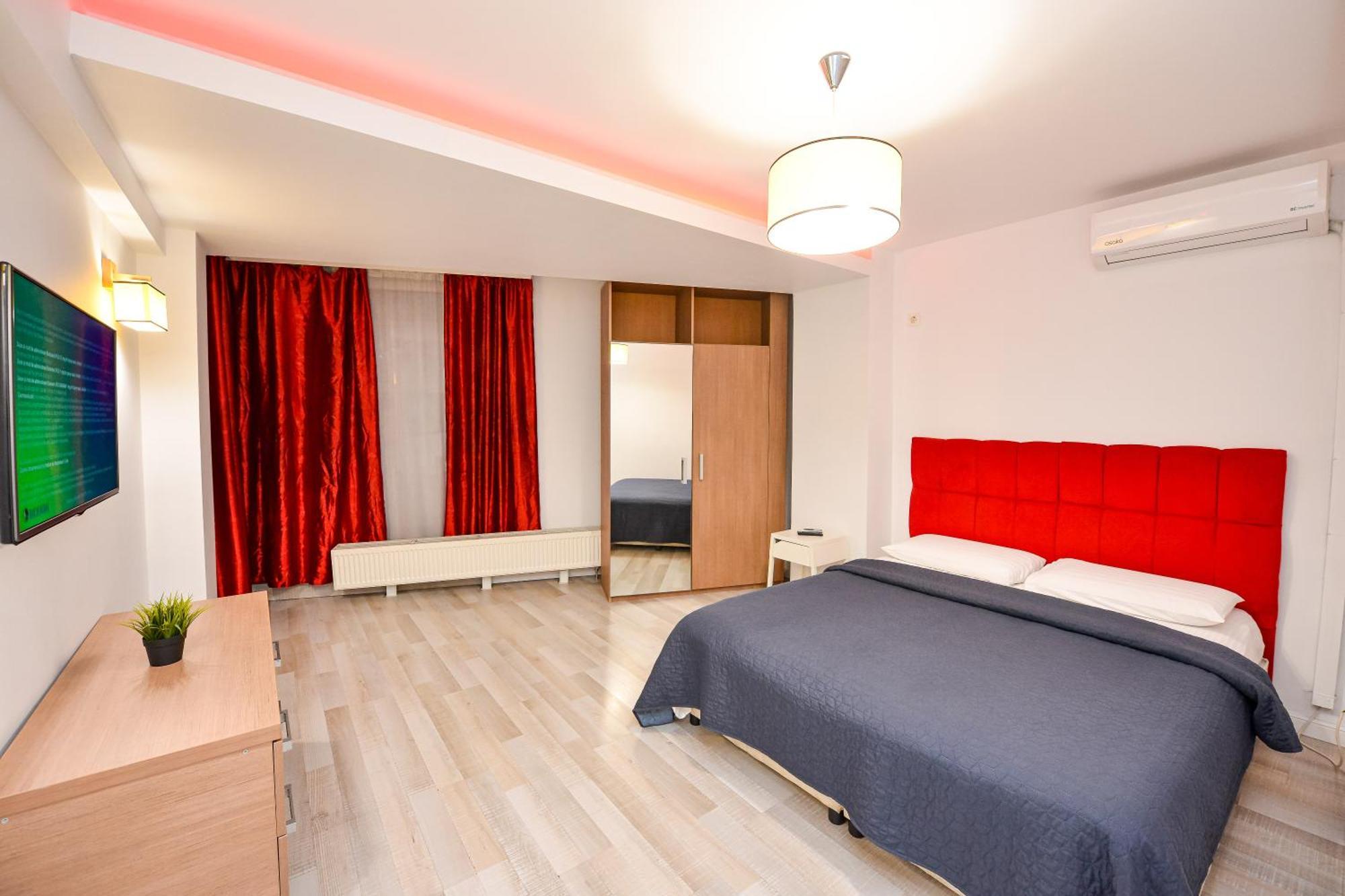 Dracula Adventure Tours Accommodation Bucureşti Ngoại thất bức ảnh