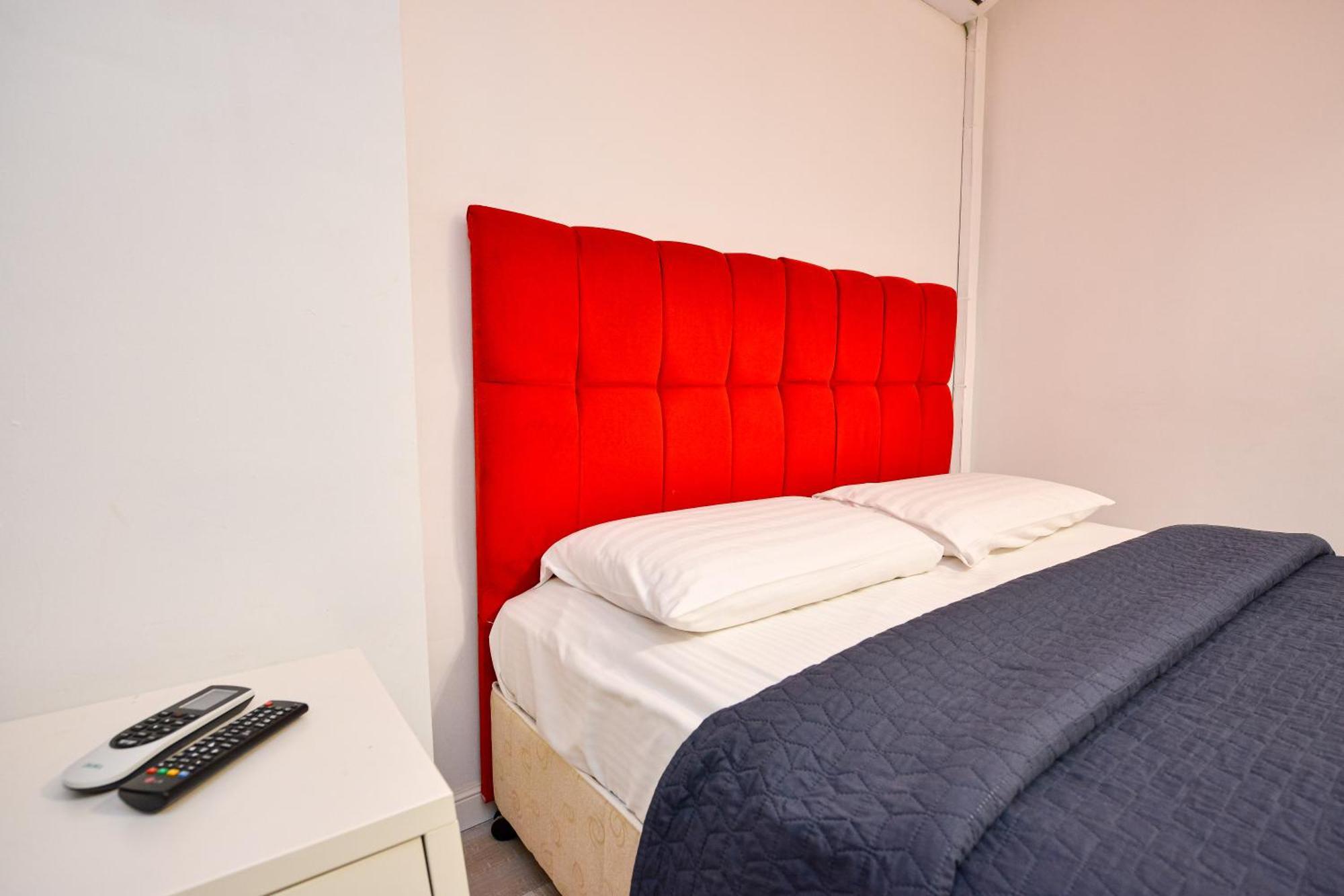 Dracula Adventure Tours Accommodation Bucureşti Ngoại thất bức ảnh