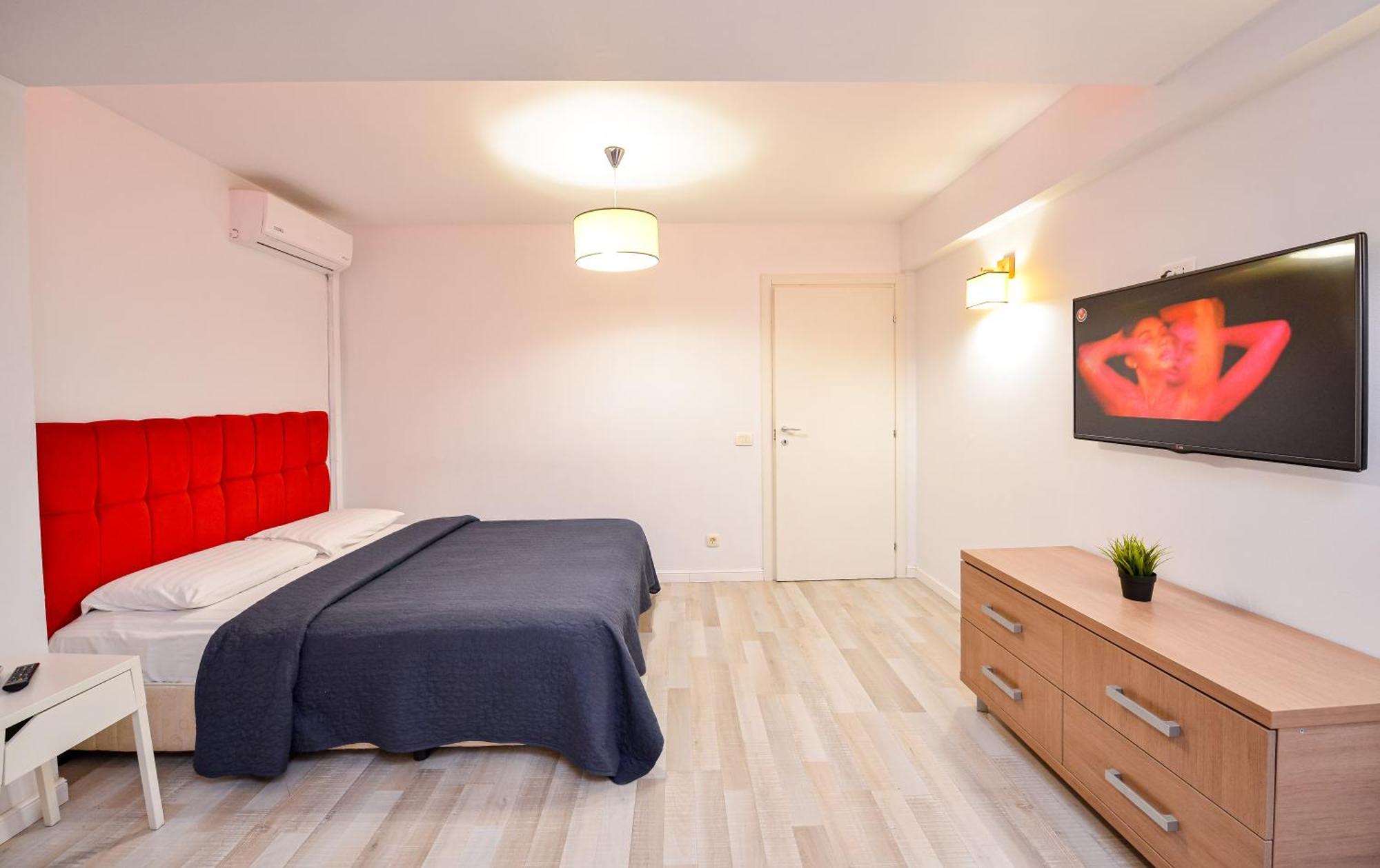 Dracula Adventure Tours Accommodation Bucureşti Ngoại thất bức ảnh