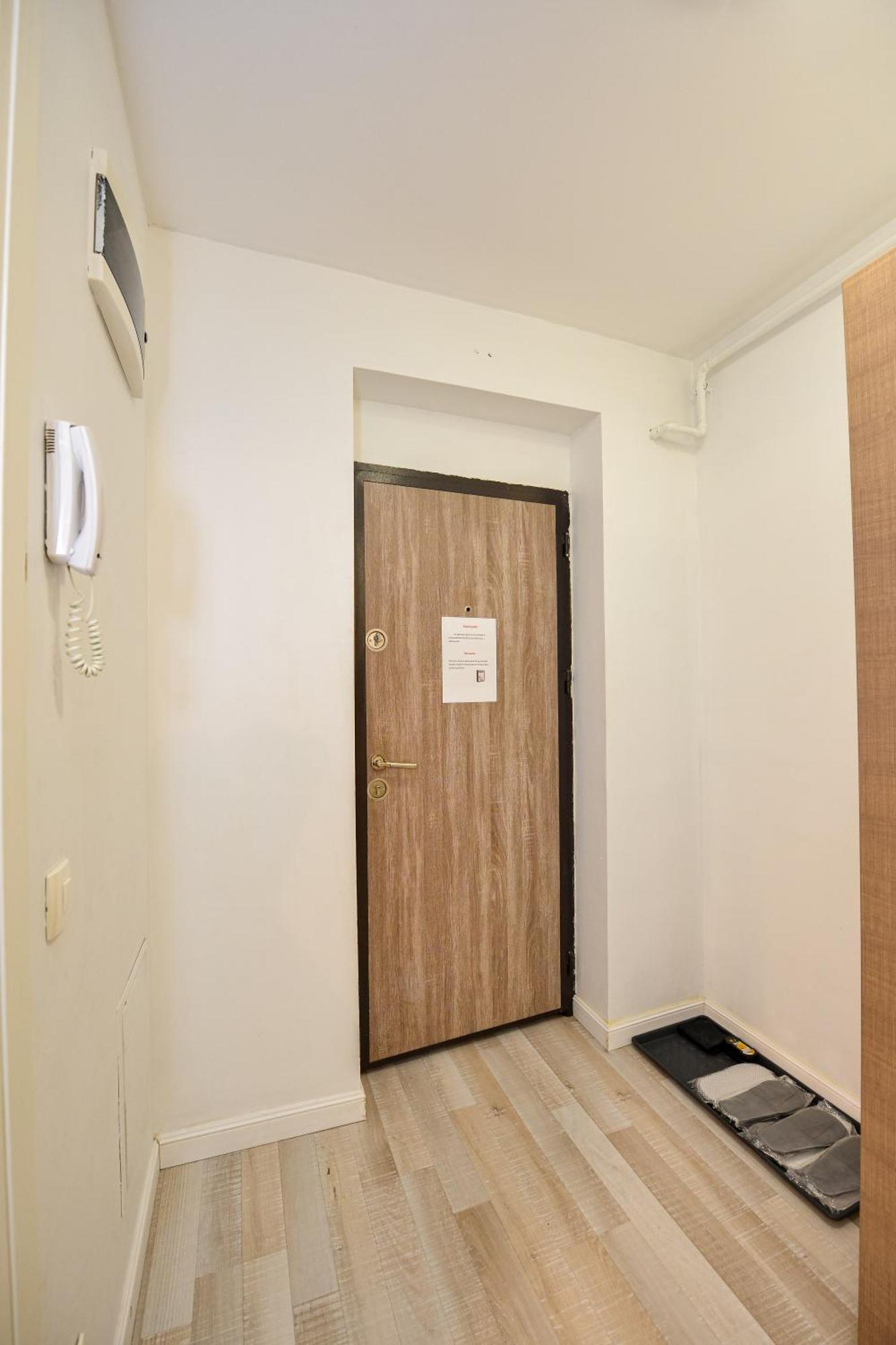Dracula Adventure Tours Accommodation Bucureşti Ngoại thất bức ảnh