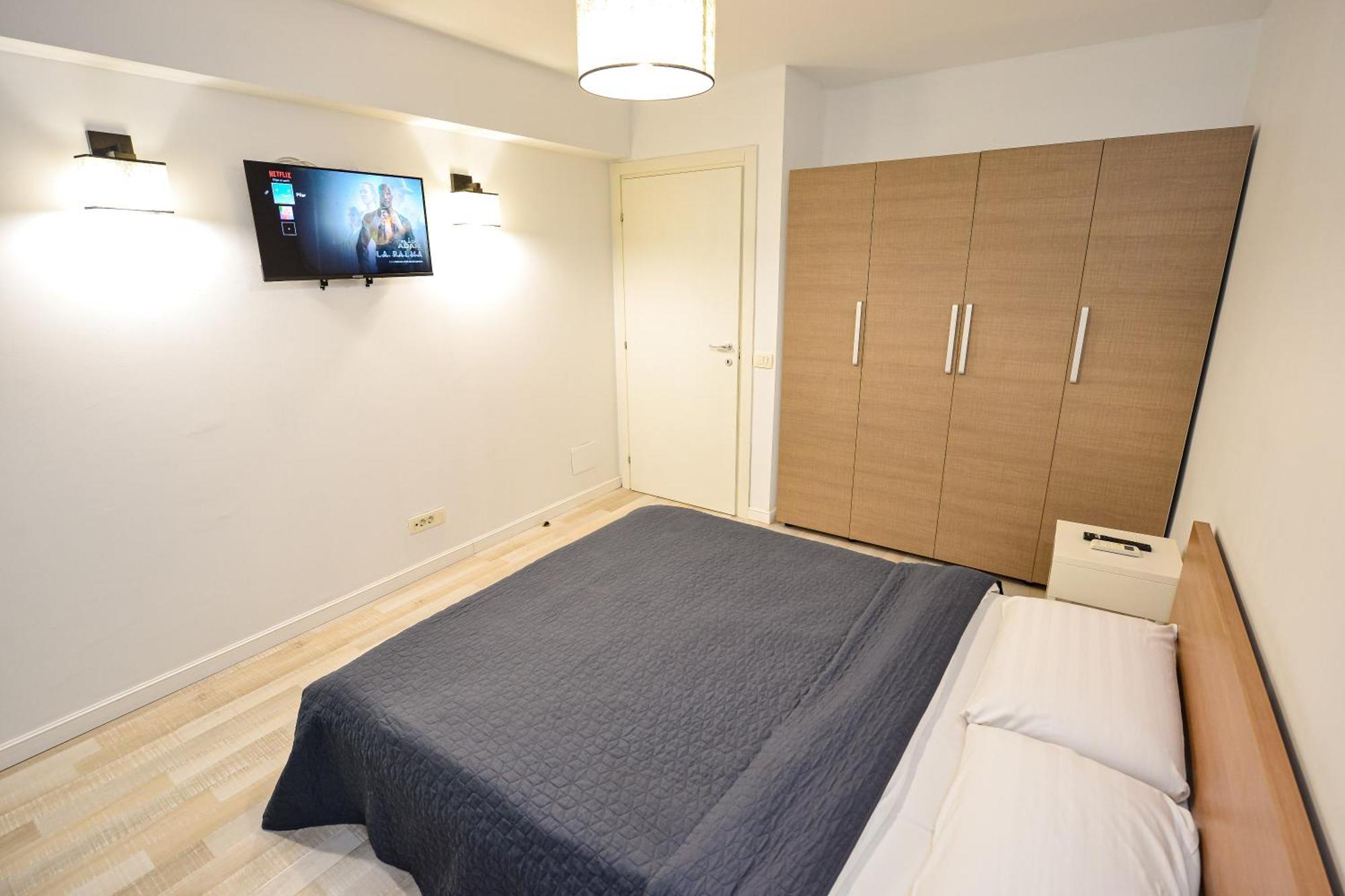 Dracula Adventure Tours Accommodation Bucureşti Ngoại thất bức ảnh