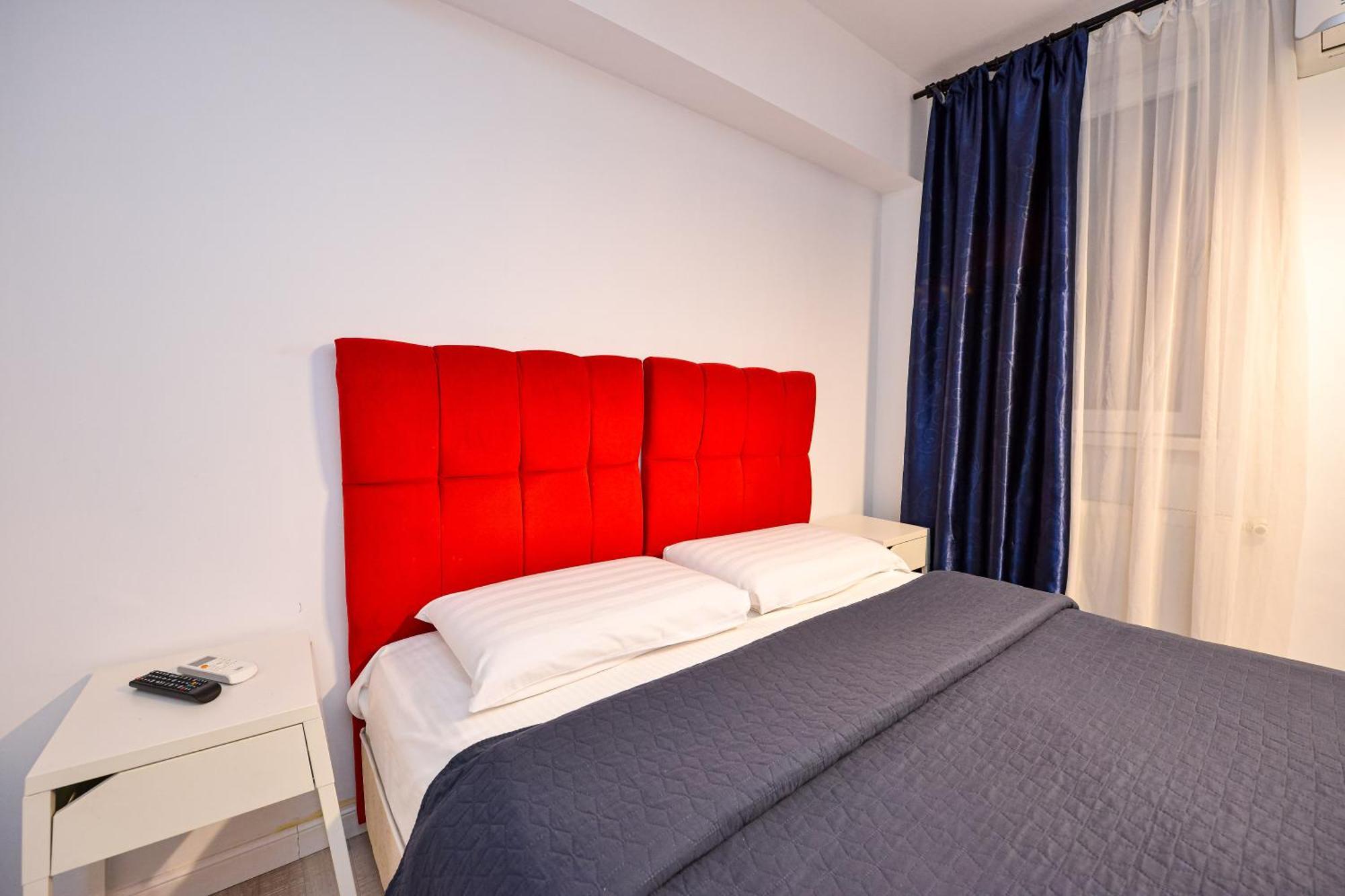 Dracula Adventure Tours Accommodation Bucureşti Ngoại thất bức ảnh