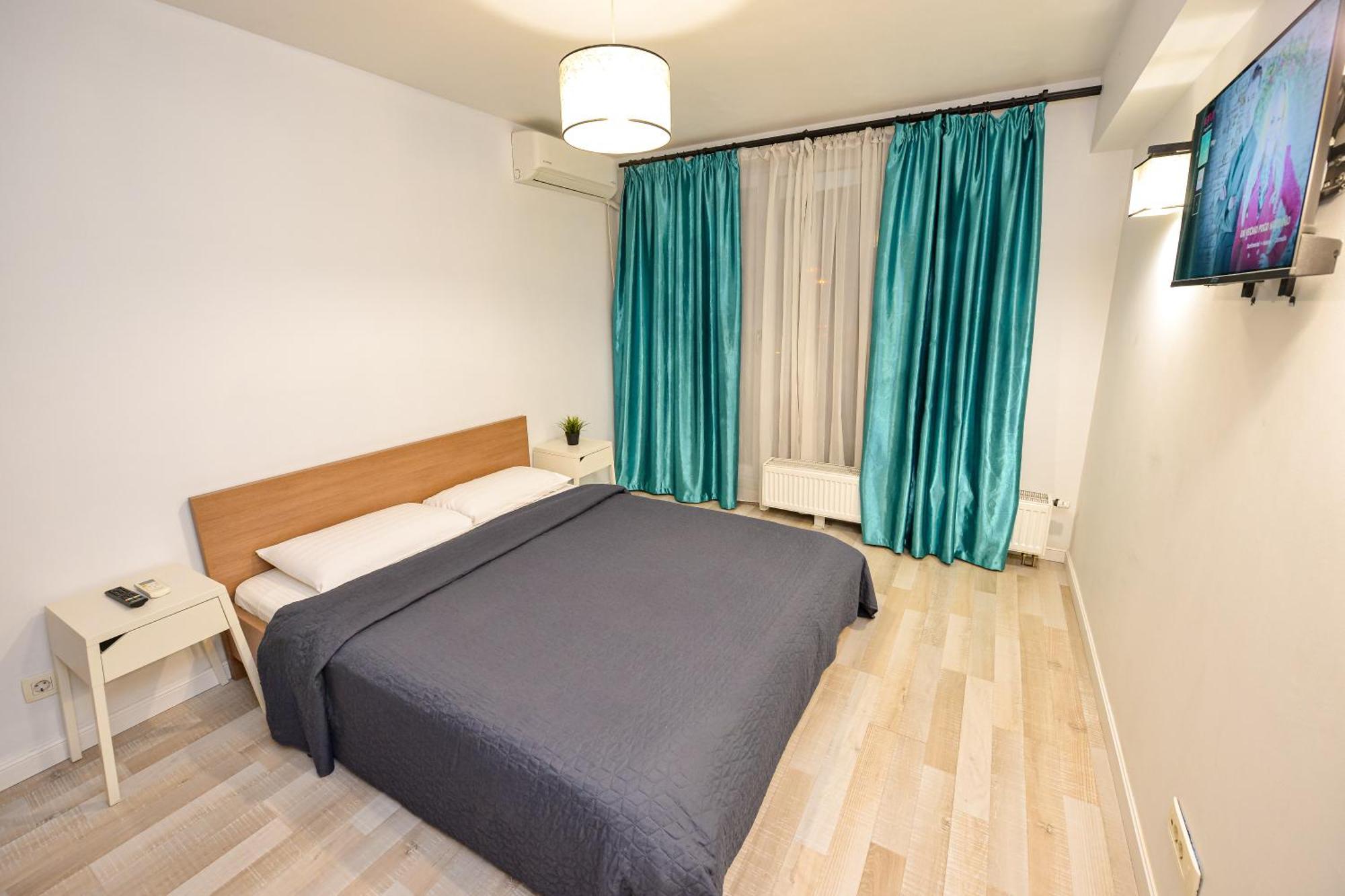 Dracula Adventure Tours Accommodation Bucureşti Ngoại thất bức ảnh
