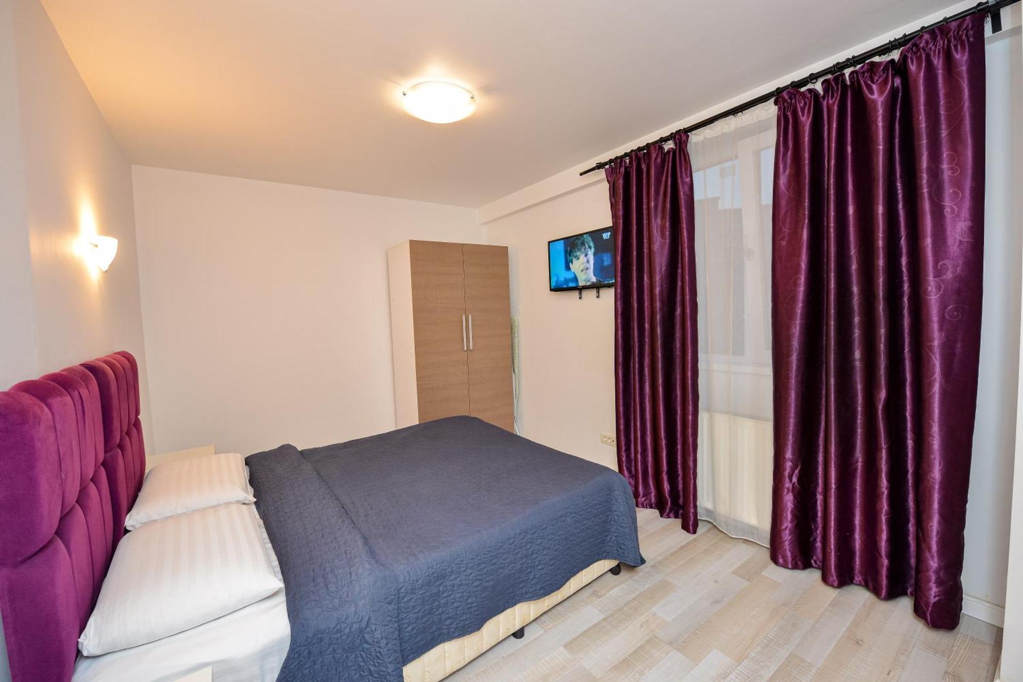 Dracula Adventure Tours Accommodation Bucureşti Ngoại thất bức ảnh