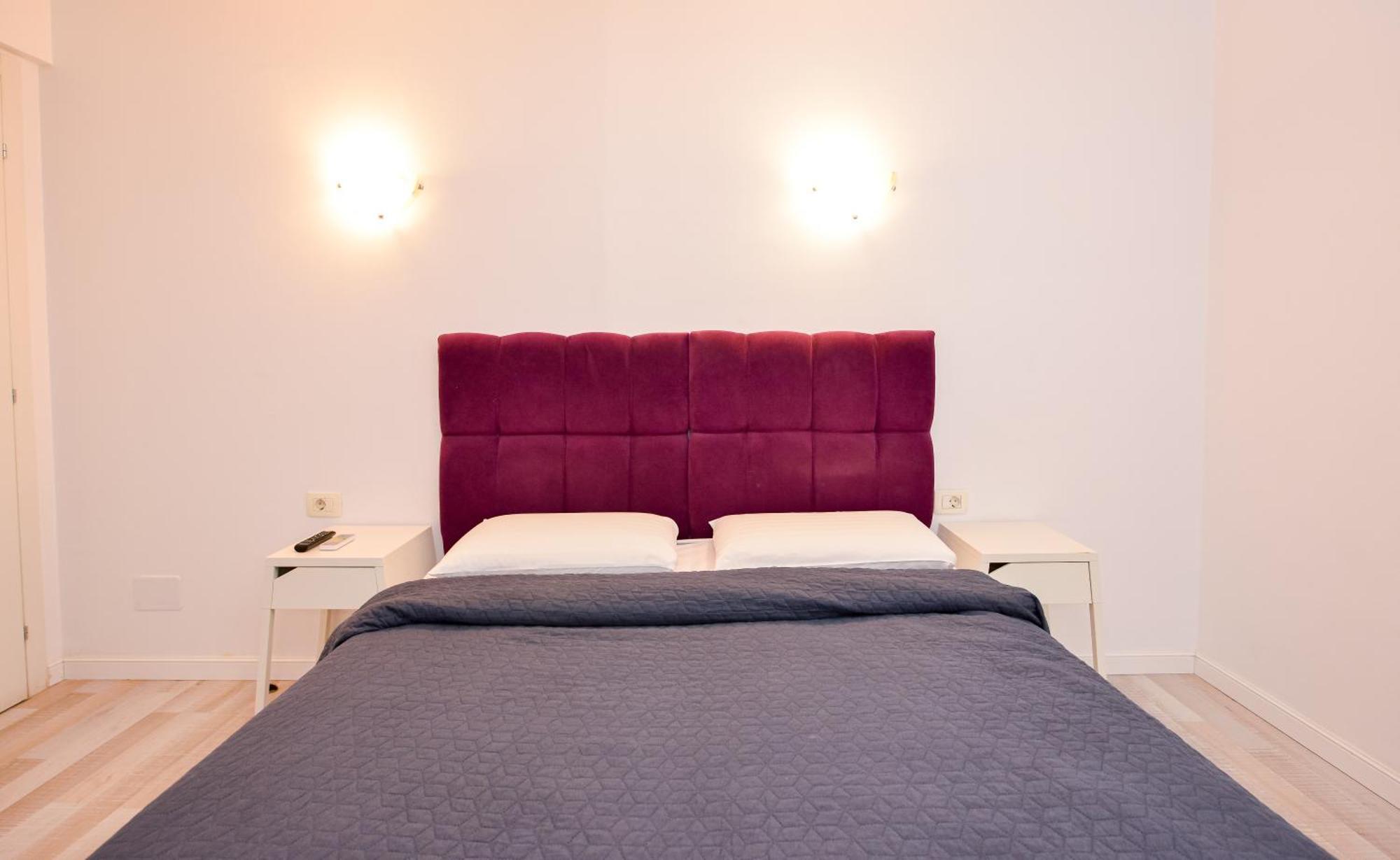 Dracula Adventure Tours Accommodation Bucureşti Ngoại thất bức ảnh