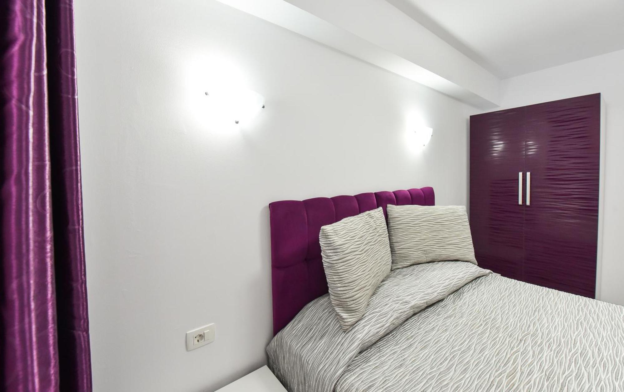 Dracula Adventure Tours Accommodation Bucureşti Ngoại thất bức ảnh