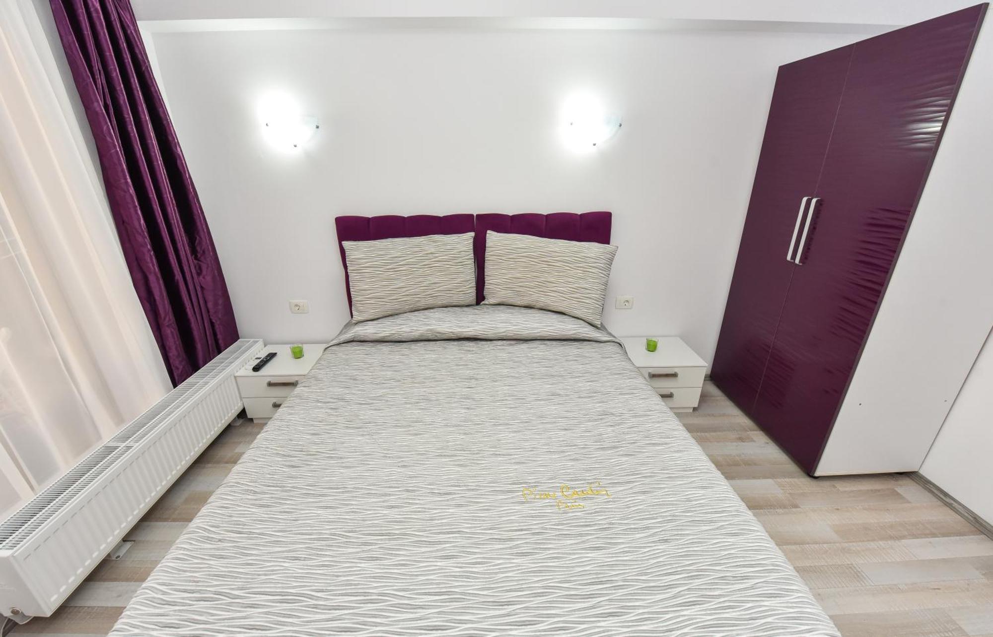 Dracula Adventure Tours Accommodation Bucureşti Ngoại thất bức ảnh