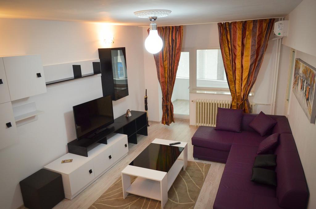 Dracula Adventure Tours Accommodation Bucureşti Ngoại thất bức ảnh